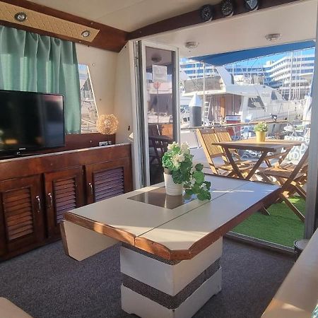 Beautiful And Comfy Boat In Barcelona With Boat Tour Option Hotel Bagian luar foto