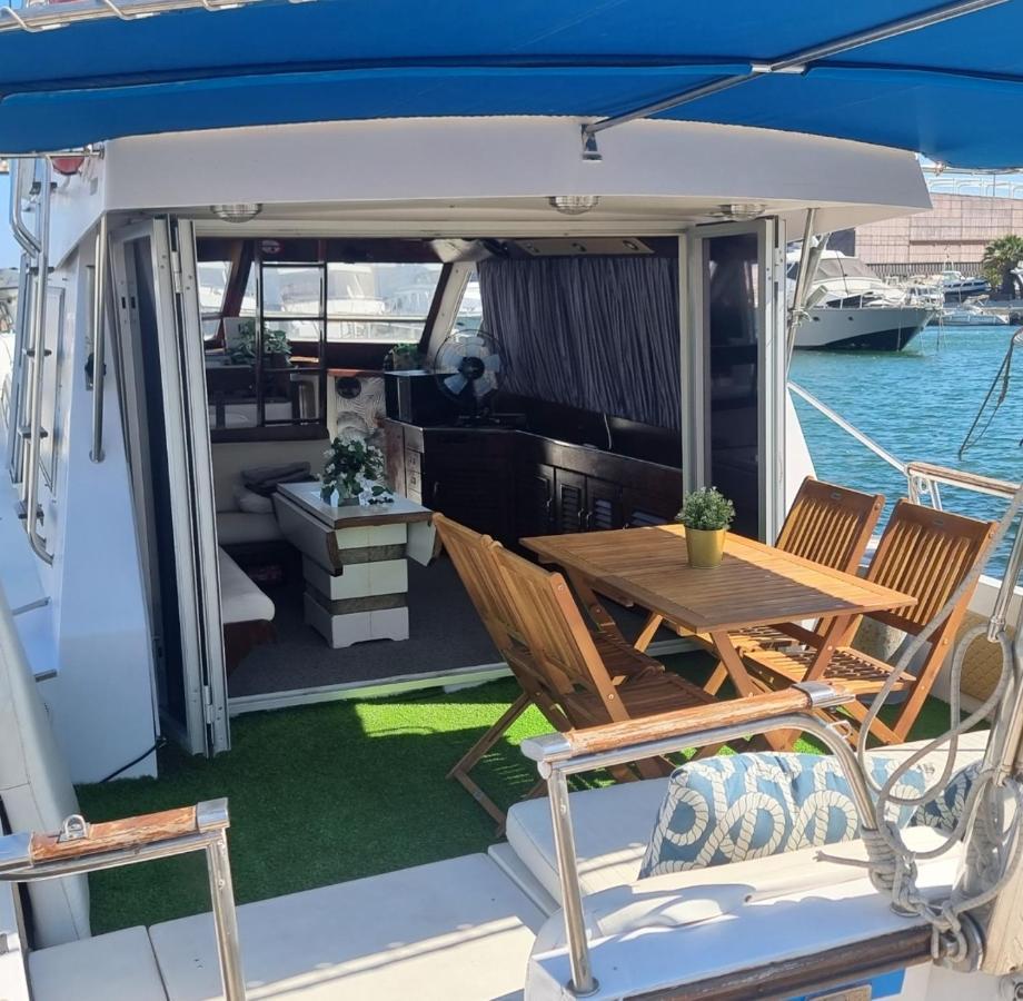Beautiful And Comfy Boat In Barcelona With Boat Tour Option Hotel Bagian luar foto