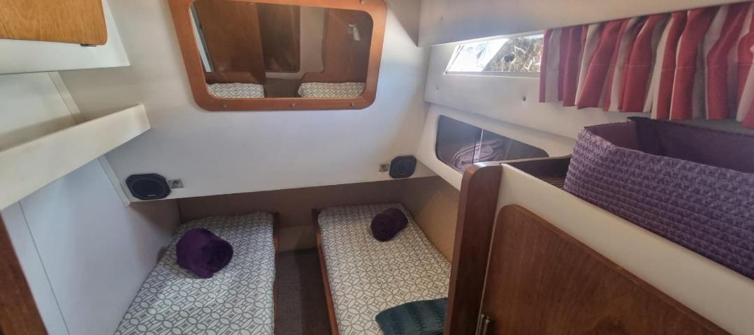 Beautiful And Comfy Boat In Barcelona With Boat Tour Option Hotel Bagian luar foto