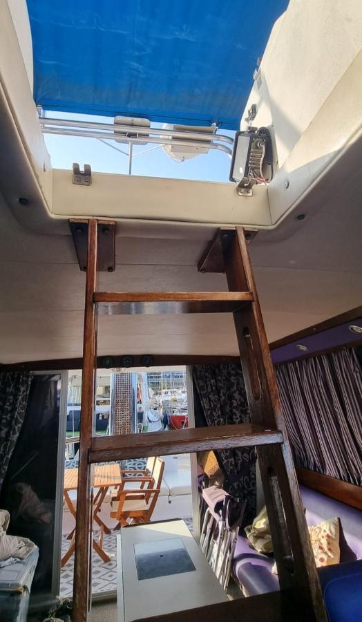 Beautiful And Comfy Boat In Barcelona With Boat Tour Option Hotel Bagian luar foto