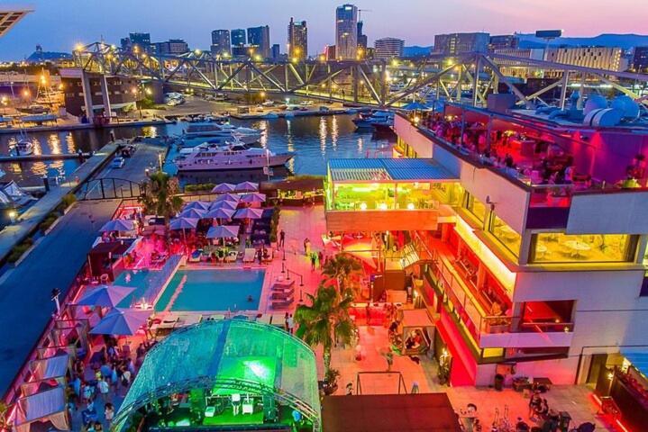 Beautiful And Comfy Boat In Barcelona With Boat Tour Option Hotel Bagian luar foto