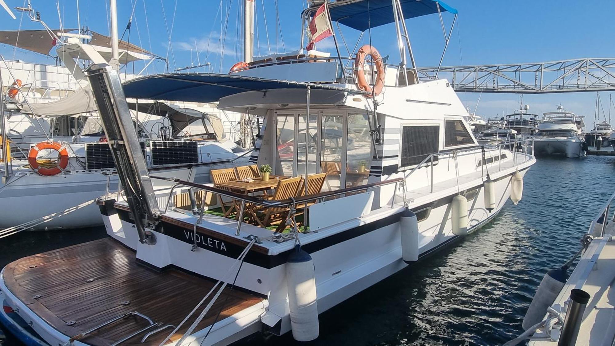 Beautiful And Comfy Boat In Barcelona With Boat Tour Option Hotel Bagian luar foto