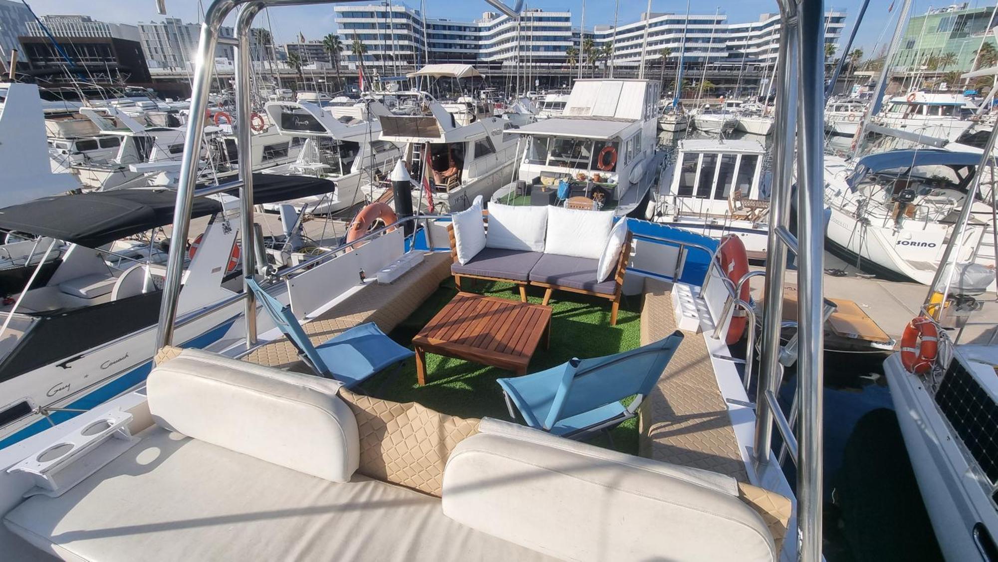 Beautiful And Comfy Boat In Barcelona With Boat Tour Option Hotel Bagian luar foto