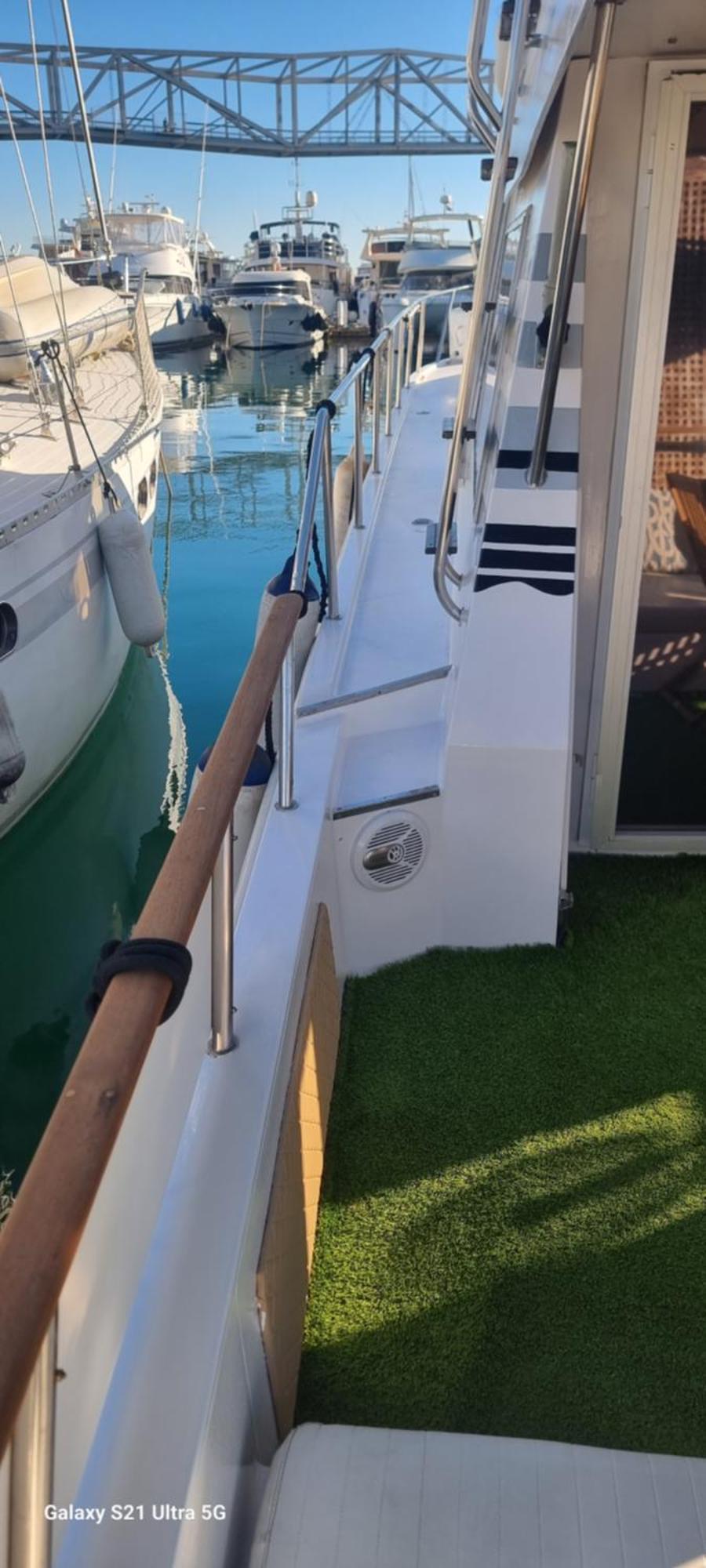 Beautiful And Comfy Boat In Barcelona With Boat Tour Option Hotel Bagian luar foto