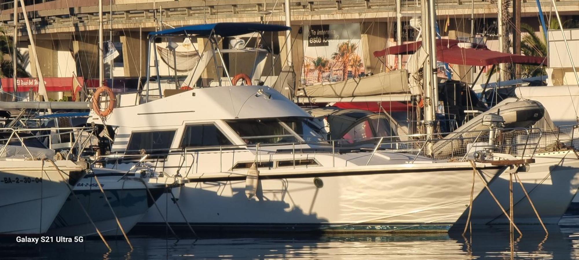 Beautiful And Comfy Boat In Barcelona With Boat Tour Option Hotel Bagian luar foto