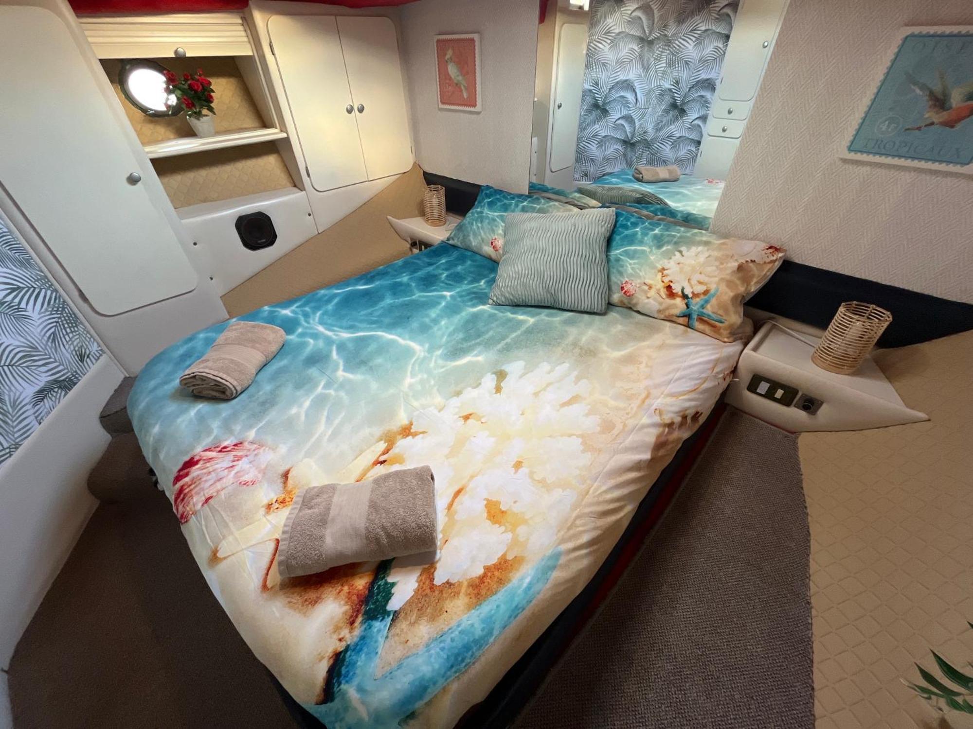 Beautiful And Comfy Boat In Barcelona With Boat Tour Option Hotel Bagian luar foto