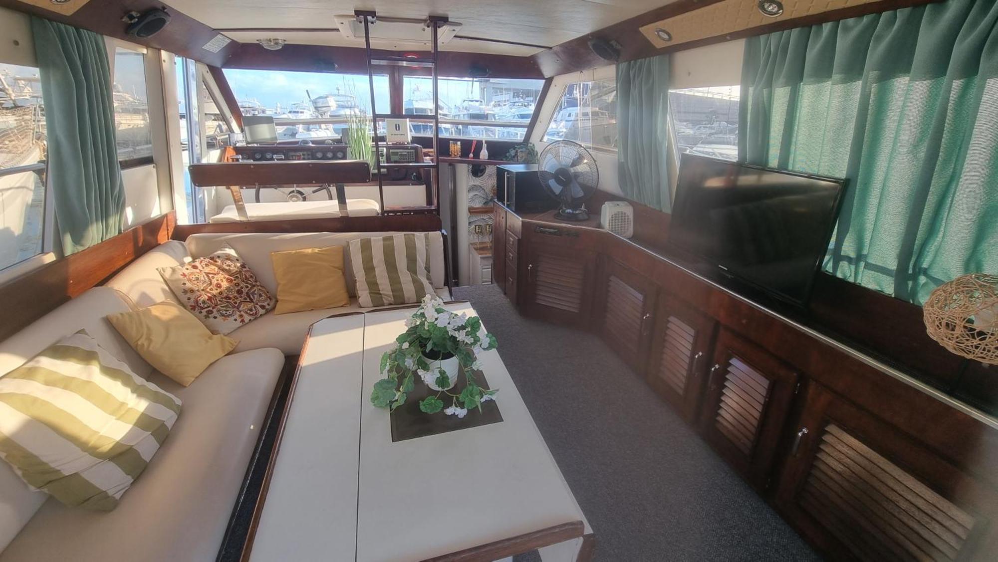 Beautiful And Comfy Boat In Barcelona With Boat Tour Option Hotel Bagian luar foto