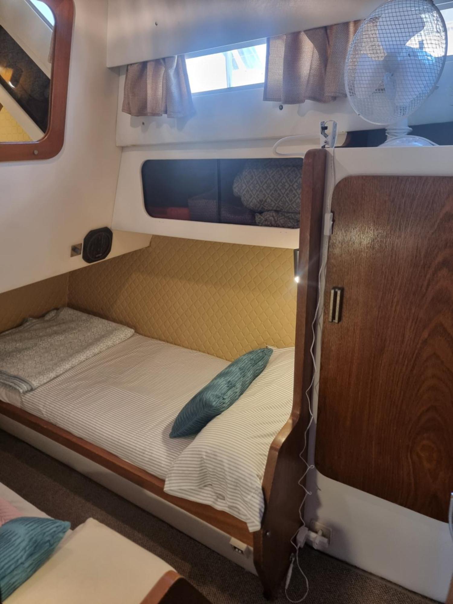Beautiful And Comfy Boat In Barcelona With Boat Tour Option Hotel Bagian luar foto